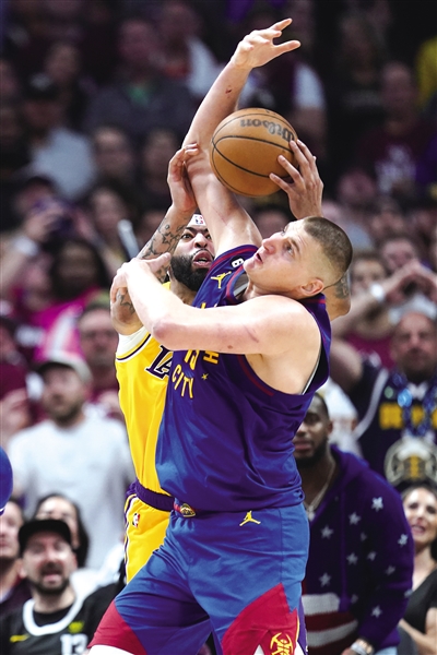 约基奇率掘金迎战凯尔特人绿军主场掀起攻防大战