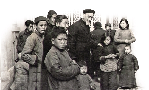 东方诺亚方舟:一位法国神父与30万中国难民