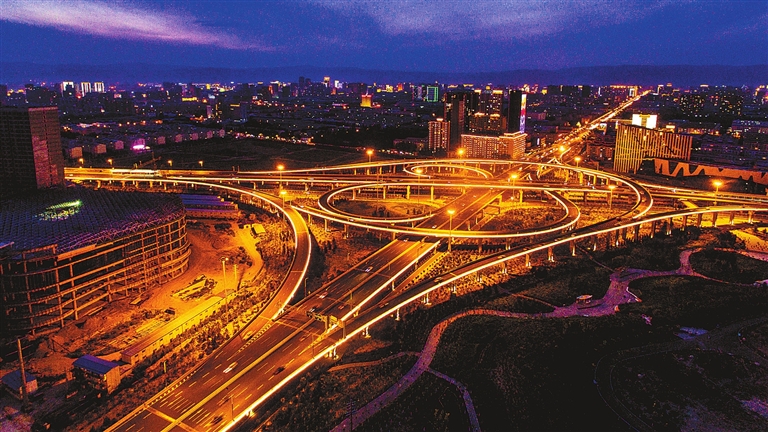 呼和浩特北二环分离式立交夜景.(本版图片均由新华社发)