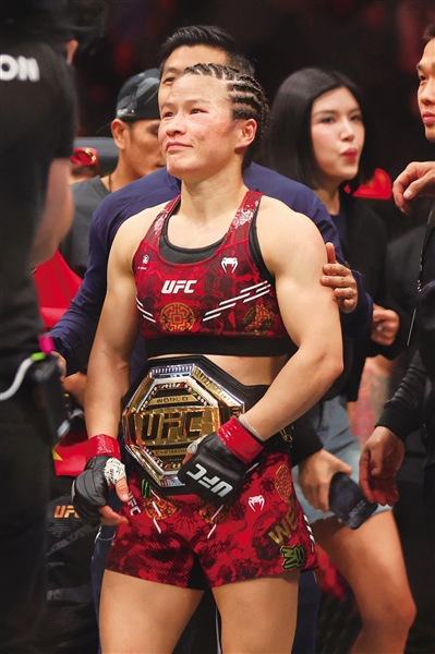 ufc中国德比张伟丽卫冕金腰带