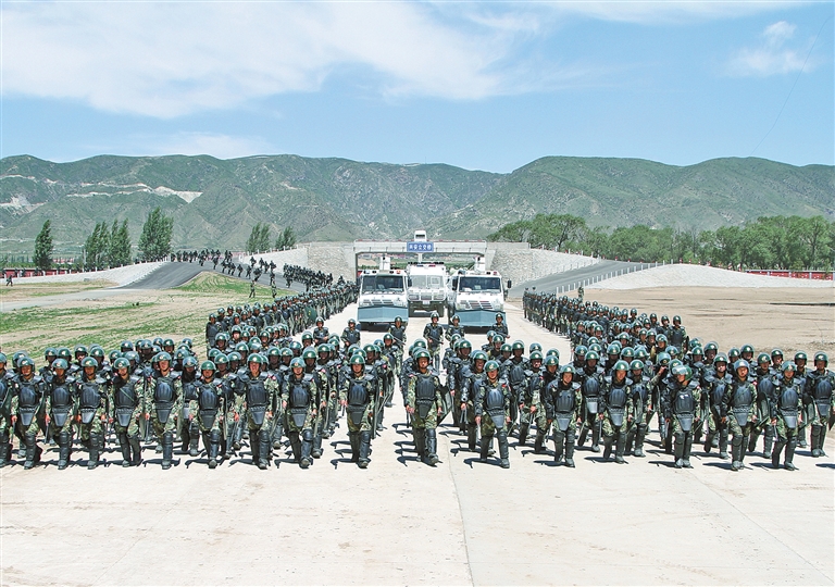 内蒙古赤峰武警图片
