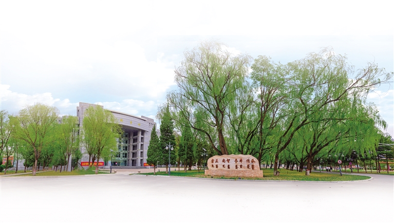 内蒙古日报数字报-争当全方位建设“模范自治区”排头兵 争做“五大任务”见行见效推动者